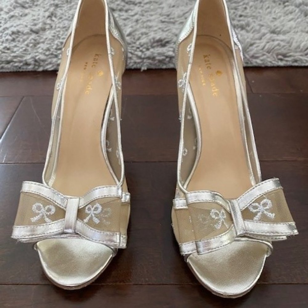 KATE SPADE Silver Calina Bow Pump -Open Toe Heels - Size: 7 (Runs small)